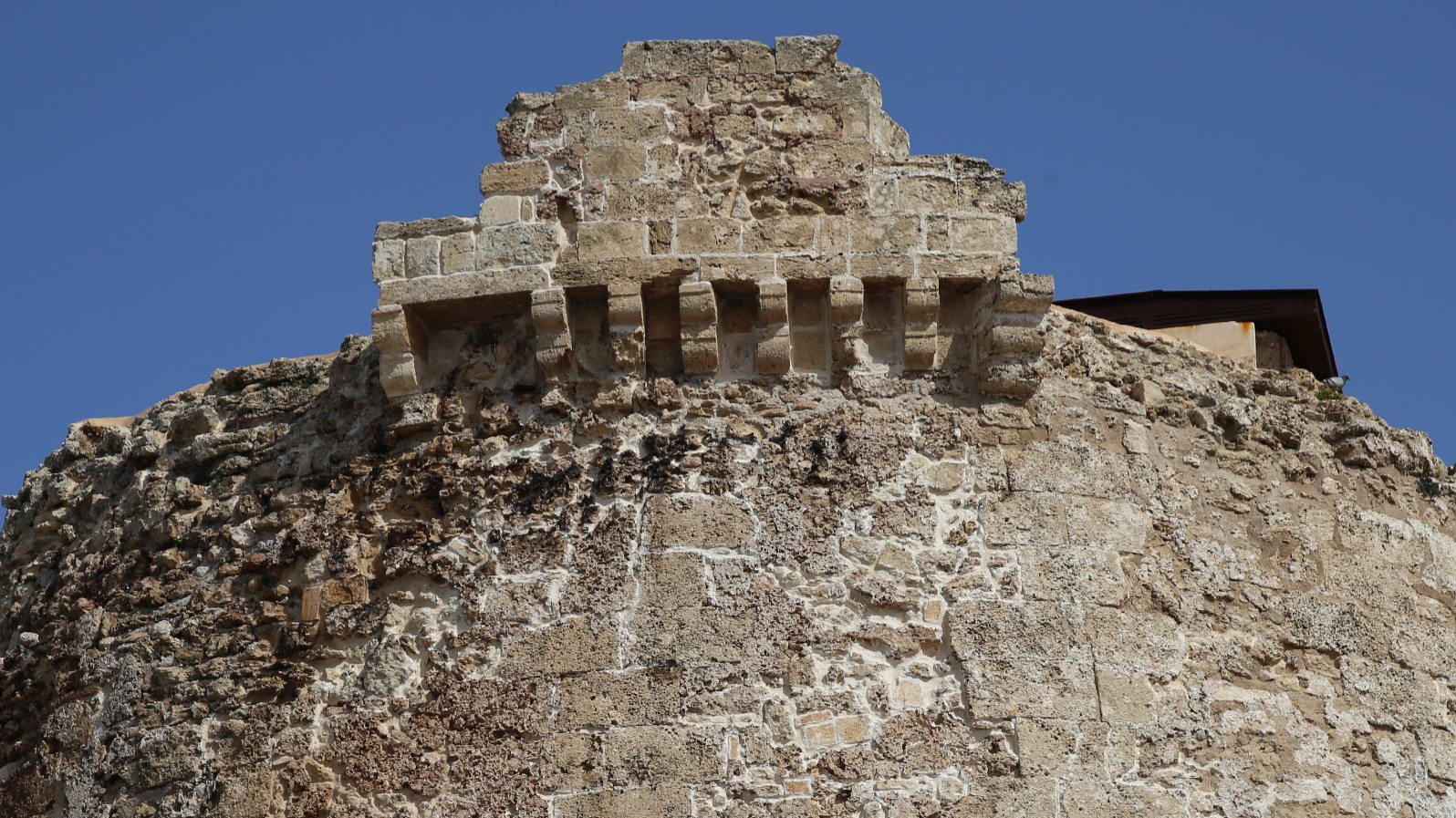 Elementi difensivi conservati - coronamento a beccatelli