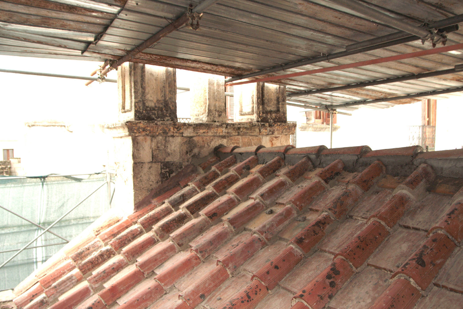 Fase A - Montaggio del ponteggio e della tettoia